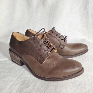 SOLD -Frye Oxford lace up